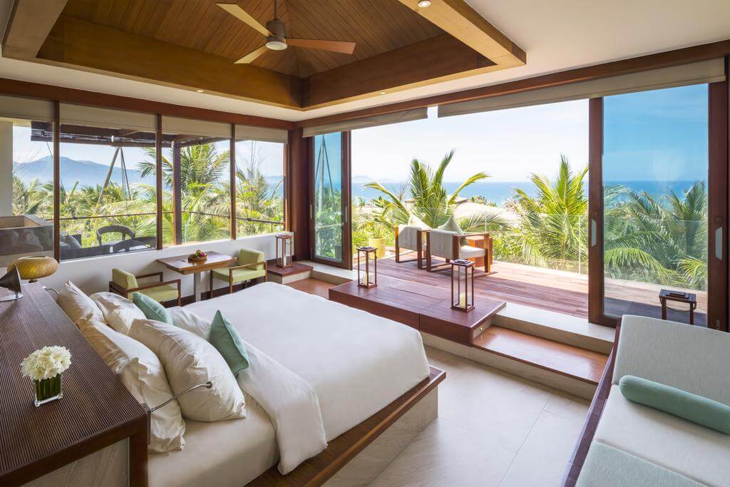 Hướng phòng ngủ nhìn thẳng ra biển tại Fusion Resort Cam Ranh - All Spa Inclusive